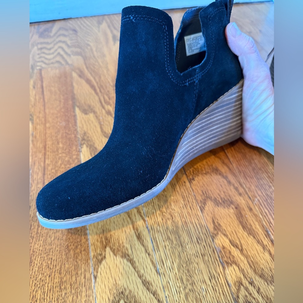 Tom’s Women’s Kallie Black Suede Ankle Booties - Picture 6 of 11